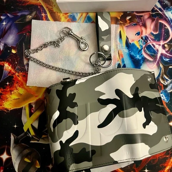小物 Supreme Leather Chain Wallet  Camo Supreme Leather Chain Wallet 